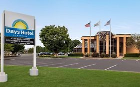 Days Hotel By Wyndham Airport / Lehigh Valley  3*